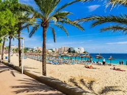 5 Daya Tarik Magaluf yang Indah tapi Kini Terganggu Turis-Turis Berisik