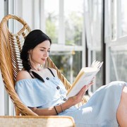 Para Kutu Buku Wajib Tahu! Ternyata Membaca Bisa Bikin Umur Makin Panjang