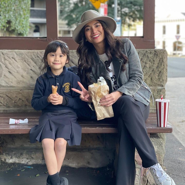 <p>Banyak netizen yang kagum dengan Acha karena selalu menemani sang anak, Bunda. "<em>Nice. Cool day</em> Kak Acha nemenin anak," kata seorang netizen. "<em>Masya Allah</em> cantik banget dua-duanya," ungkap netizen lainnya. (Foto: Instagram: @septriasaacha)</p>