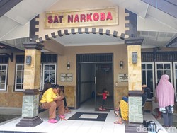 Emak-emak yang Gerebek Basecamp Narkoba Kini Diteror: Rumah Dilempar Tinja