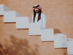 DJ Steve Aoki Jadi Sorotan Usai Pakai Gamis & Sorban, Ternyata Ini Alasannya