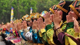 Tari Bungong Jeumpa: Asal-usul, Makna, Lirik, dan Gerakan