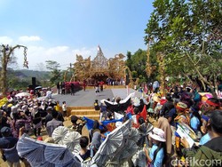 Upacara HUT RI Berbahasa Jawa-Diiringi Gamelan di Lereng Gunung Andong