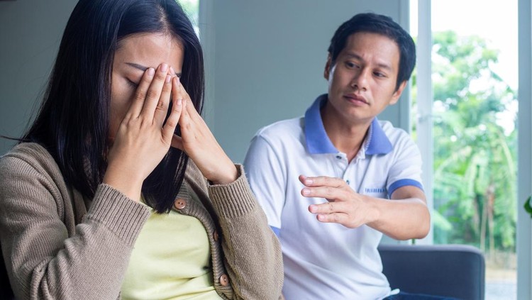 1488092845 Couples are bored, stressed, upset and irritated. Family crisis