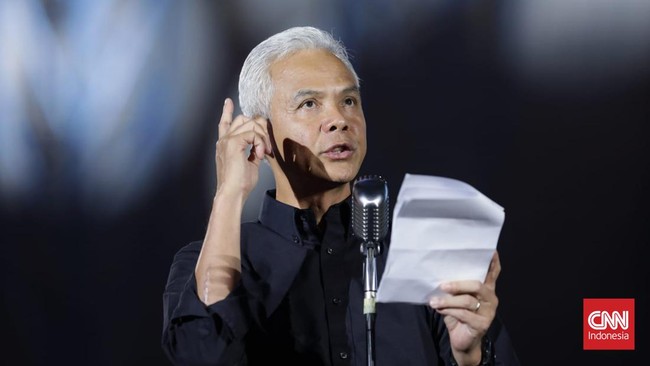 Ganjar mengaku tak ingin bertele-tele membicarakan masalah tenaga kerja asing asal China yang masuk RI jika tak ada orang yang bisa menggantikan mereka.