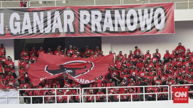 Ribuan kader PDIP berkumpul di Stadion Jatidiri, Semarang, untuk kegiatan bertajuk Konsolidasi Semangat Menuju Pemenangan Partai dan Ganjar 2024.