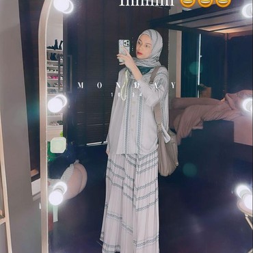 7 Potret Sabrina Chairunnisa Berhijab Saat Hadiri Kajian Habib Umar