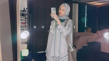 img-title 7 Potret Sabrina Chairunnisa Berhijab Saat Hadiri Kajian Habib Umar