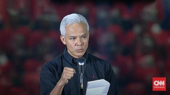 Ganjar soal Siaran Azan: Saya Tak Punya Sejarah Politik Identitas Bakal calon presiden PDIP Ganjar Pranowo menegaskan dirinya tidak bermaksud menggunakan politik identitas kala muncul dalam tayangan azan.