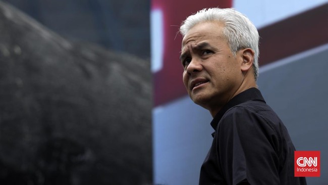 Bakal calon presiden Ganjar Pranowo mengaku dekat dengan Prabowo Subianto dan Mahfud MD yang kini tengah diwacanakan jadi pasangannya di Pilpres 2024.