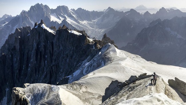FOTO: Wisata Pendakian Gunung Mont-Blanc Prancis Kena Gelombang Panas