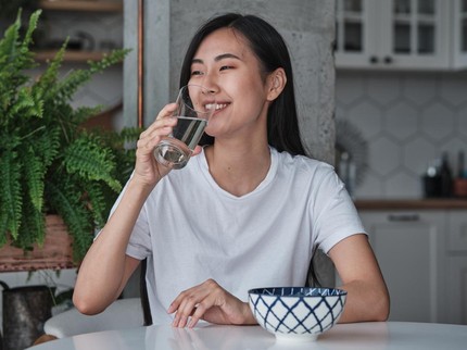Viral Larangan Minum Setelah Makan, Ini Penjelasan dari Dokter