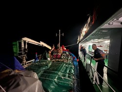 KPLP Evakuasi dan Pulangkan Awak Kapal yang Terdampar di Malaysia