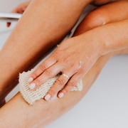 Sering Dianggap Sama, Ini Perbedaan Lulur dan Body Scrub