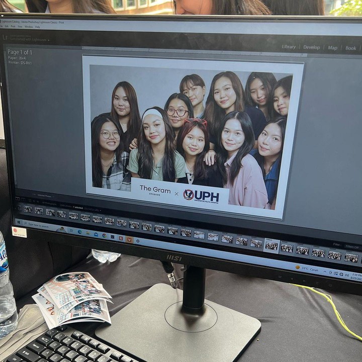 <p>Ia pun menuliskan pesan singkat dan haru untuk putri pertamanya yang kini sudah menginjak usia 18 tahun. (Foto: Instagram@riafinola)</p>