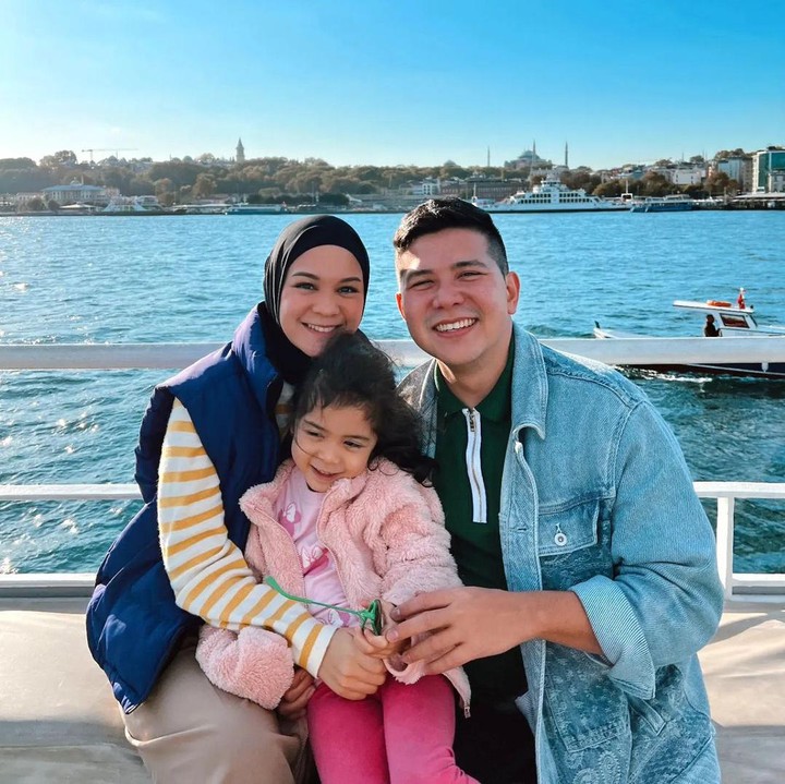 <p>"Gemesss banget Awa sayangg," kata seorang netizen dengan <em>emoticon</em> hati. "Lucu banget Khaw Khaw gemoyyy anak pintar," tutur netizen lainnya. (Foto: Instagram: @haykalkamil)</p>