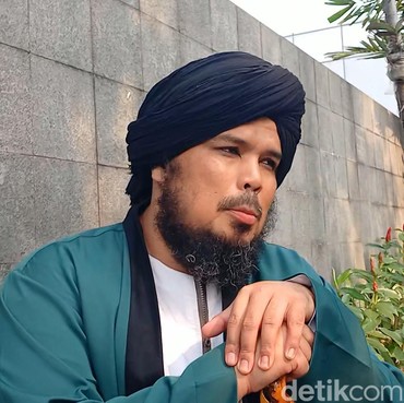 Ustaz Derry Sulaiman Sebut Pria Diperbolehkan Pakai Cadar, tapi...