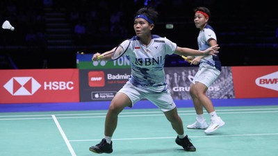 Apriyani Rahayu/Siti Fadia Silva Ramadhanti kalah dari Chen Qing Chen/Jia Yi Fan pada partai final Kejuaraan Dunia 2023.