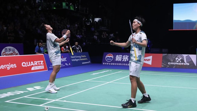 Apriyani Rahayu/Siti Fadia Silva berhasil lolos ke final Kejuaraan Dunia Badminton 2023 setelah mengalahkan Kim So Yeong/Kong Hee Yong dari Korea Selatan.