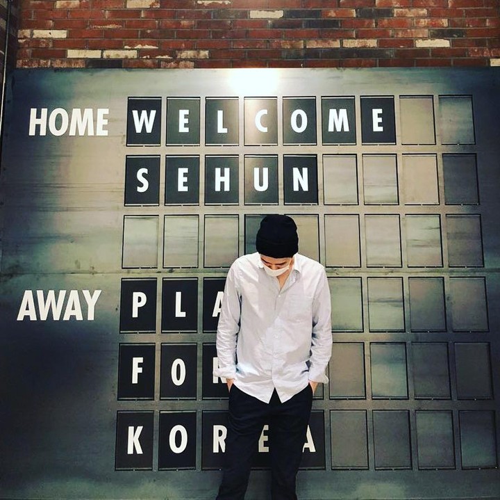 <p>Terakhir ada si bungsu Sehun. Rapper EXO nan tampan ini selalu berhasil membuat para penggemarnya jatuh hati. Pria berusia 29 tahun ini selalu menuai banyak pujian dengan gaya berpakaiannya, meskipun ia mengenakan potongan paling <em>basic</em> seperti berikut. Dari semua member EXO yang Bubun rangkum ini, gaya <em>outfit</em> siapa yang ingin ditiru? (Foto: Instagram @oohsehun)</p>
