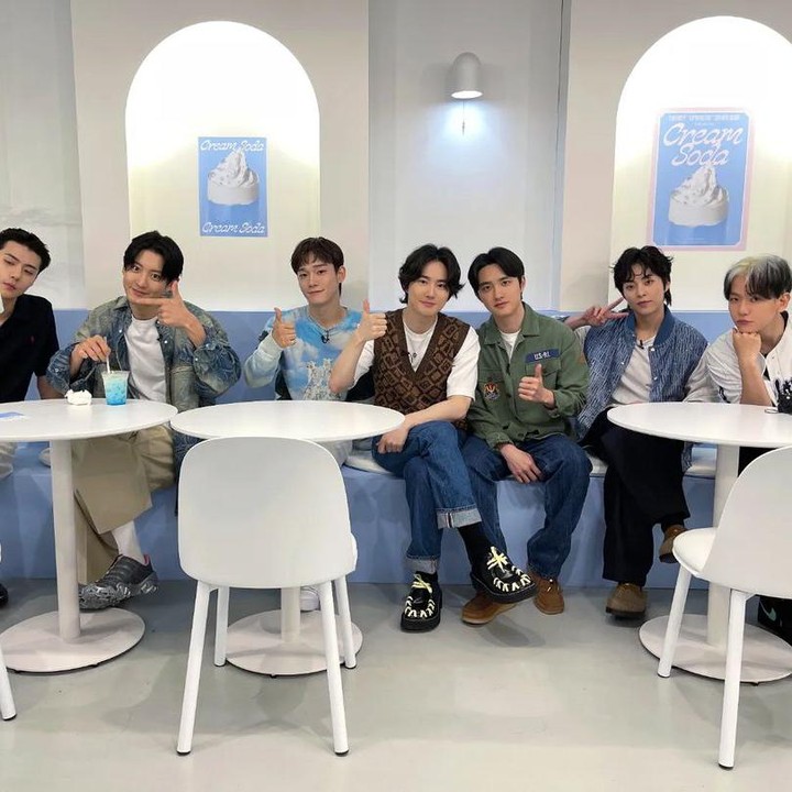 <p><em>Boy grup</em> EXO menggelar <em>fan meeting</em> di Jakarta pada 27 Agustus 2023, Bunda. Bertajuk<em> Scarlett EXO: GLOW TO YOU Meet & Greet</em>, nantinya Suho bersama Xiumin, Chen, D.O. Chanyeol, Baekhyun dan Sehun, bakal menyapa para penggemar, yakni EXO-L di Tanah Air. (Foto: Instagram @weareone.exo)<br /><br /><br /></p>