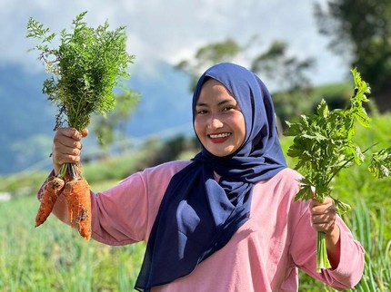 7 Potret Terbaru Novi Listiana Eks Pedangdut yang Kini Jadi Petani Sukses