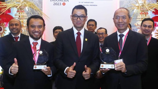 Ketujuh penghargaan internasional itu didapat berkat tata kelola operasional pembangkit yang baik, yang mampu mengurangi emisi dan menjadi pendorong ekonomi.