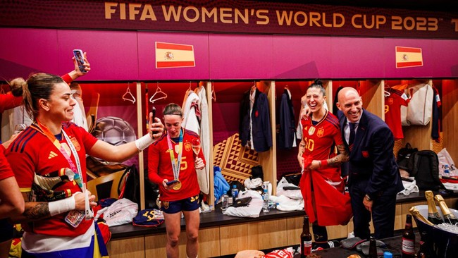 Ibunda Presiden RFEF Luis Rubiales mengunci diri di gereja dan melakukan mogok makan imbas dari insiden cium bibir pemain Spanyol Jennifer Hermoso.