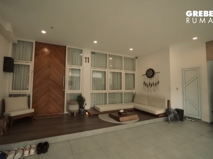 7 Potret Rumah Denny Sumargo, Ini Penampakan Spot Syuting Podcast yang Disebut 'Keramat'