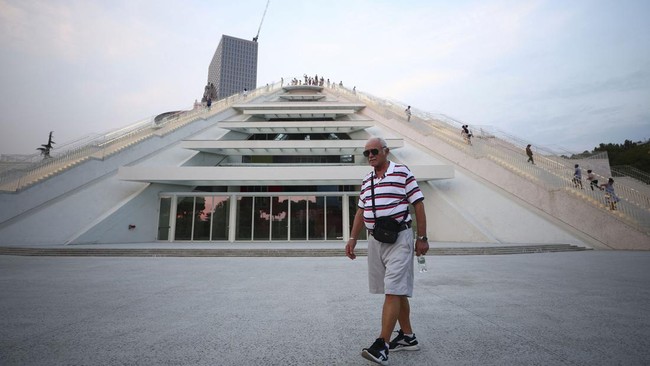 FOTO: Arsitektur Pusat Teknologi Albania Curi Perhatian Wisatawan