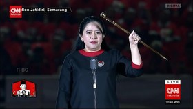 VIDEO: Momen Puan Angkat Tinggi Tongkat Simbol Amanat Bung Karno