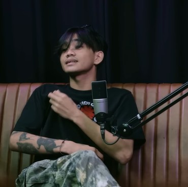 Terpopuler: Sosok Satria Mahathir vs Identitas Pasangan Prewedding di Bromo