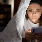 Berbeda dengan Introvert, Kenali 5 Tanda Kamu Mengalami Gangguan Kecemasan Sosial
