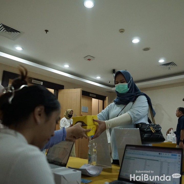 <p>Sebelum acara dimulai, Bunda dapat menyaksikan video peragaan yoga prenatal. (Foto: Tim HaiBunda)</p>