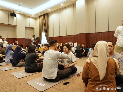 7 Potret Keseruan Bumil Time HaiBunda, Kelas Yoga Bareng Suami hingga Talk Show