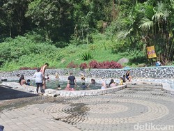 Pemandian Air Panas Cangar Kota Batu Kembali Buka, Kunjungan Ramai
