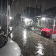 Jabodetabek Diguyur Hujan Lebat di Tengah Kemarau Kering, Ternyata Ini Alasannya!