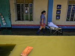 Filipina Dilanda Banjir Akibat Topan Super Saola, Ratusan Orang Mengungsi