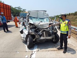 Kecelakaan Mobil Jenazah di Tol Batang: Awal Mula hingga Identitas Korban