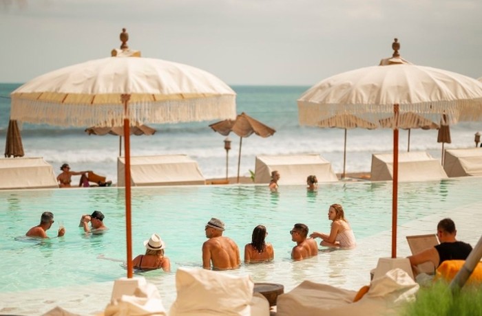 Mari Beach Club Bali berlokasi di Jalan Pantai Batu Belig Nomor 66, Kerobokan, Badung, Bali. (Instagram Mari Beach Club)
