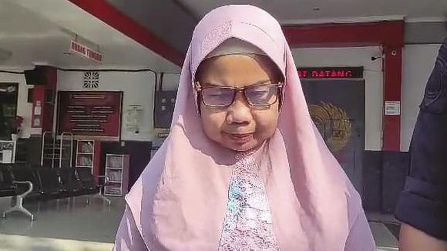 Masriah kembali mangkir dalam persidangan di kasus membuang sampah sembarangan di sekitar rumah tetangganya, Wiwik.
