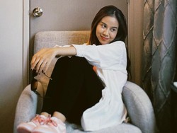 Cover APT Rose-Bruno Mars, Mayang Lucyana Dipuji Berbakat Main Gitar