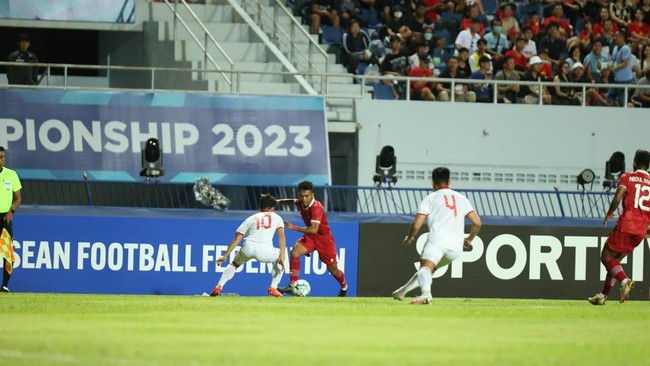 Akun Instagram pemain Vietnam U-23, Nguyen Hong Phuc diserbu warganet karena dianggap bermain kasar saat menghadapi Timnas Indonesia U-23.