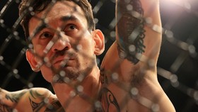 Pukulan Brutal Holloway Bikin Korean Zombie 'Tidur' di UFC Fight Night