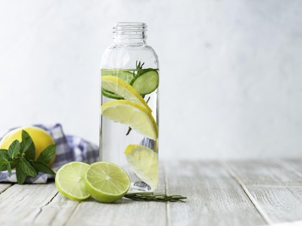 9 Resep Infused Water untuk Diet, Minum Air Putih Lebih Sehat dan Bermanfaat!