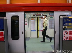Petugas Akan Gencar Patroli Buntut Kursi Bolong di LRT Jabodebek