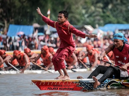 Pacu Jalur Mendunia, Ternyata Ini Asal Usul & Cara Menonton Festivalnya Langsung