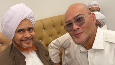 img-title Cerita Deddy Corbuzier Saat Bertemu hingga Disuapi Langsung Habib Umar