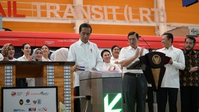 FOTO: Jokowi Resmikan LRT Jabodebek, Solusi Tekan Macet dan Polusi