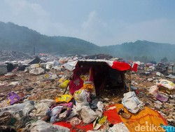 Nasib Para Pencari Rupiah di TPA Sarimukti Usai Kebakaran
